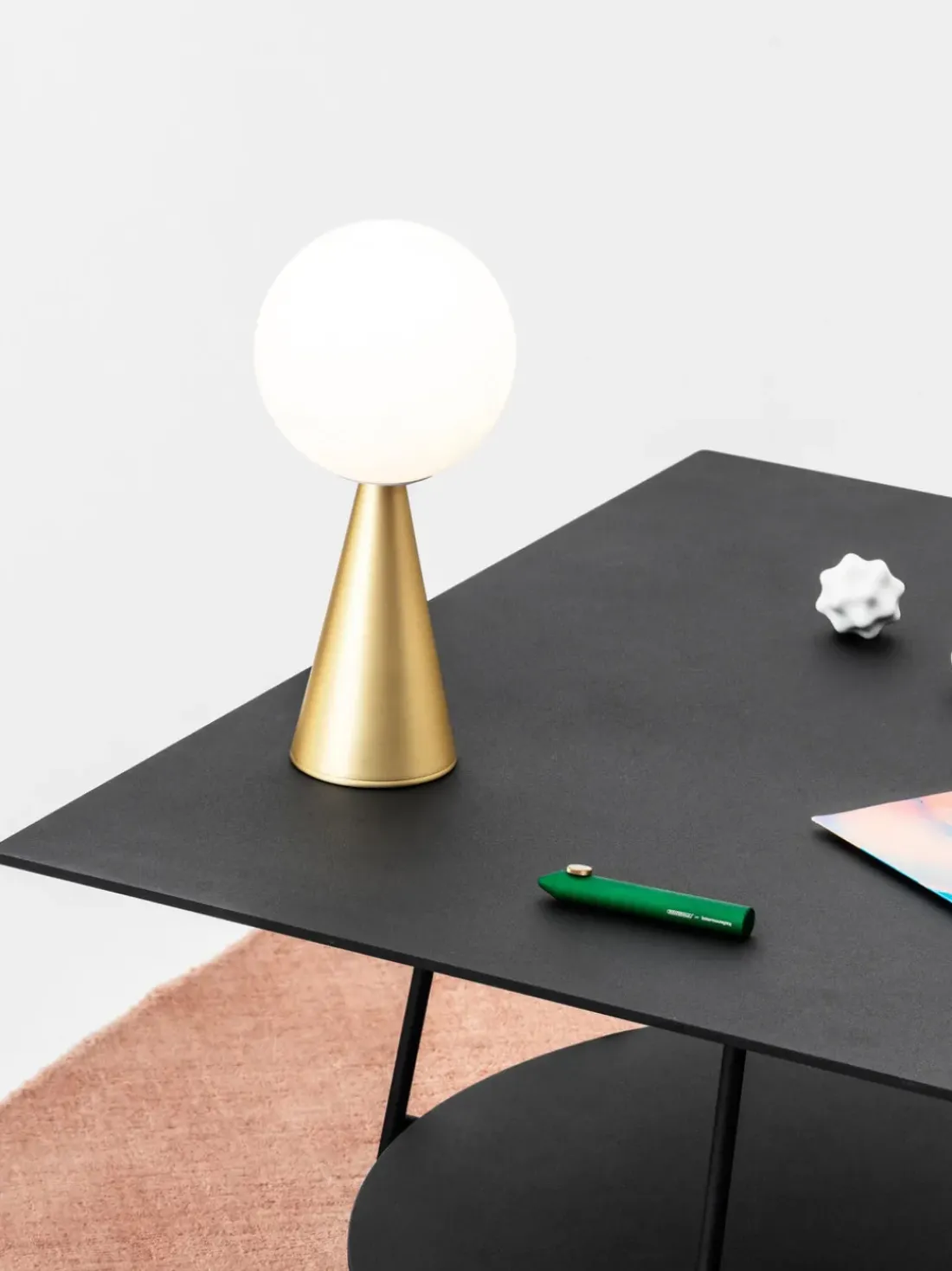 Lámpara de mesa artesanal pequeña Bilia Mini