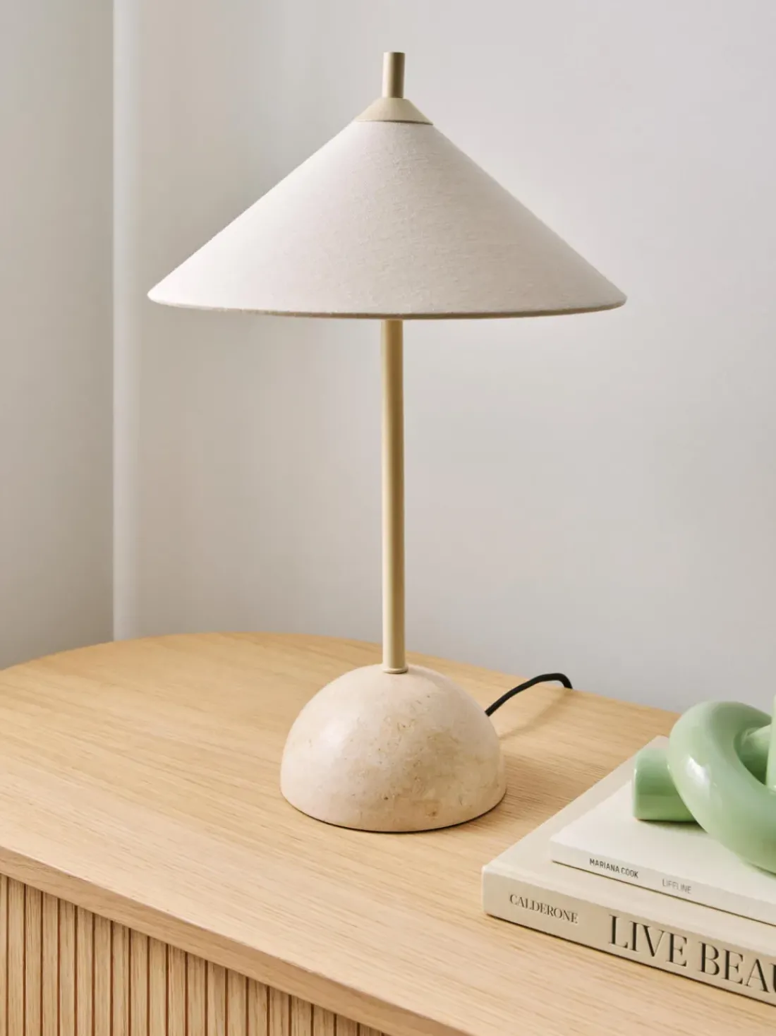 Lámpara de mesa de mármol Desto