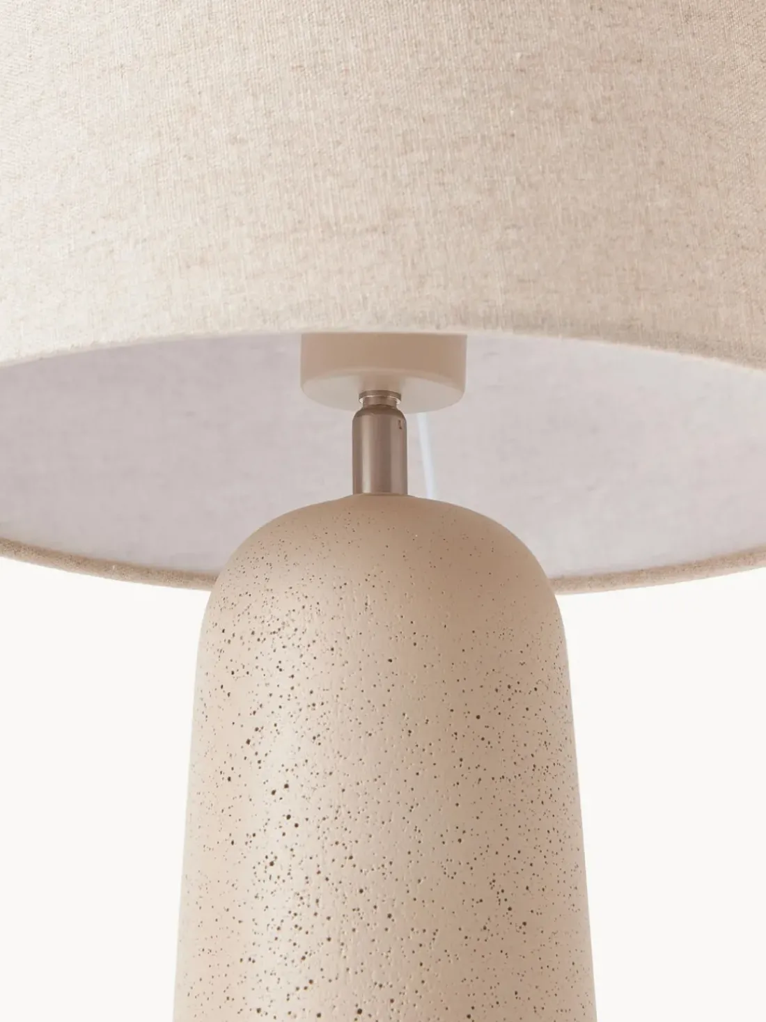 Lámpara de mesa grande con base de cemento Kaya