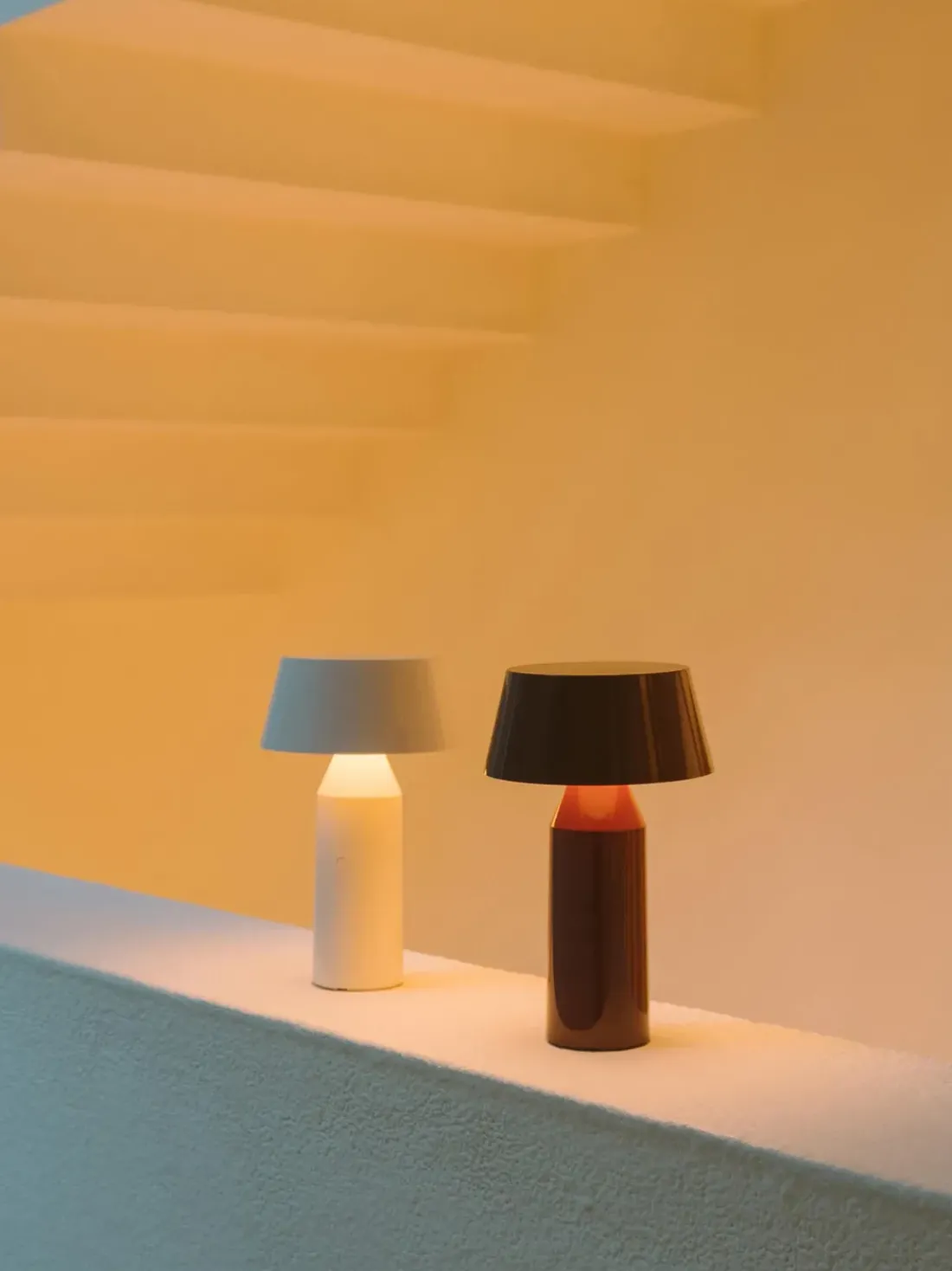 Lámpara de mesa LED Bicoca, con pantalla ajustable regulable, pórtatil