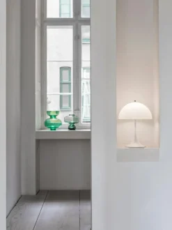 Lámpara de mesa LED Panthella 250, diseño Verner Panton