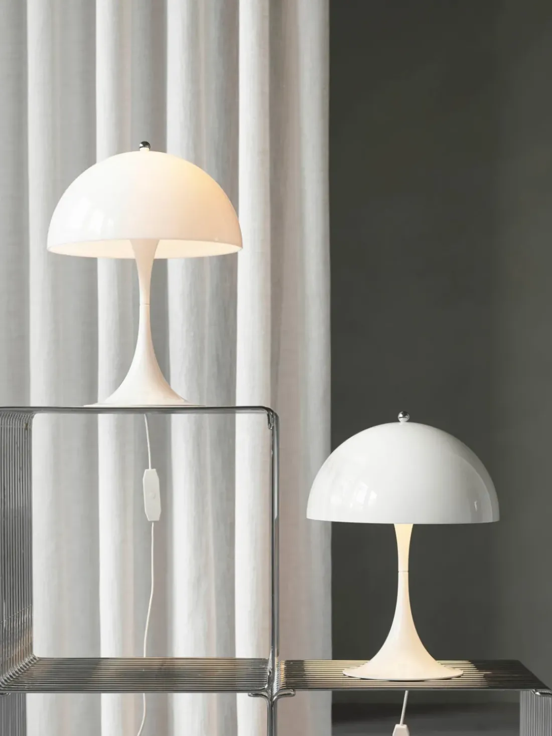 Lámpara de mesa LED Panthella 250, diseño Verner Panton