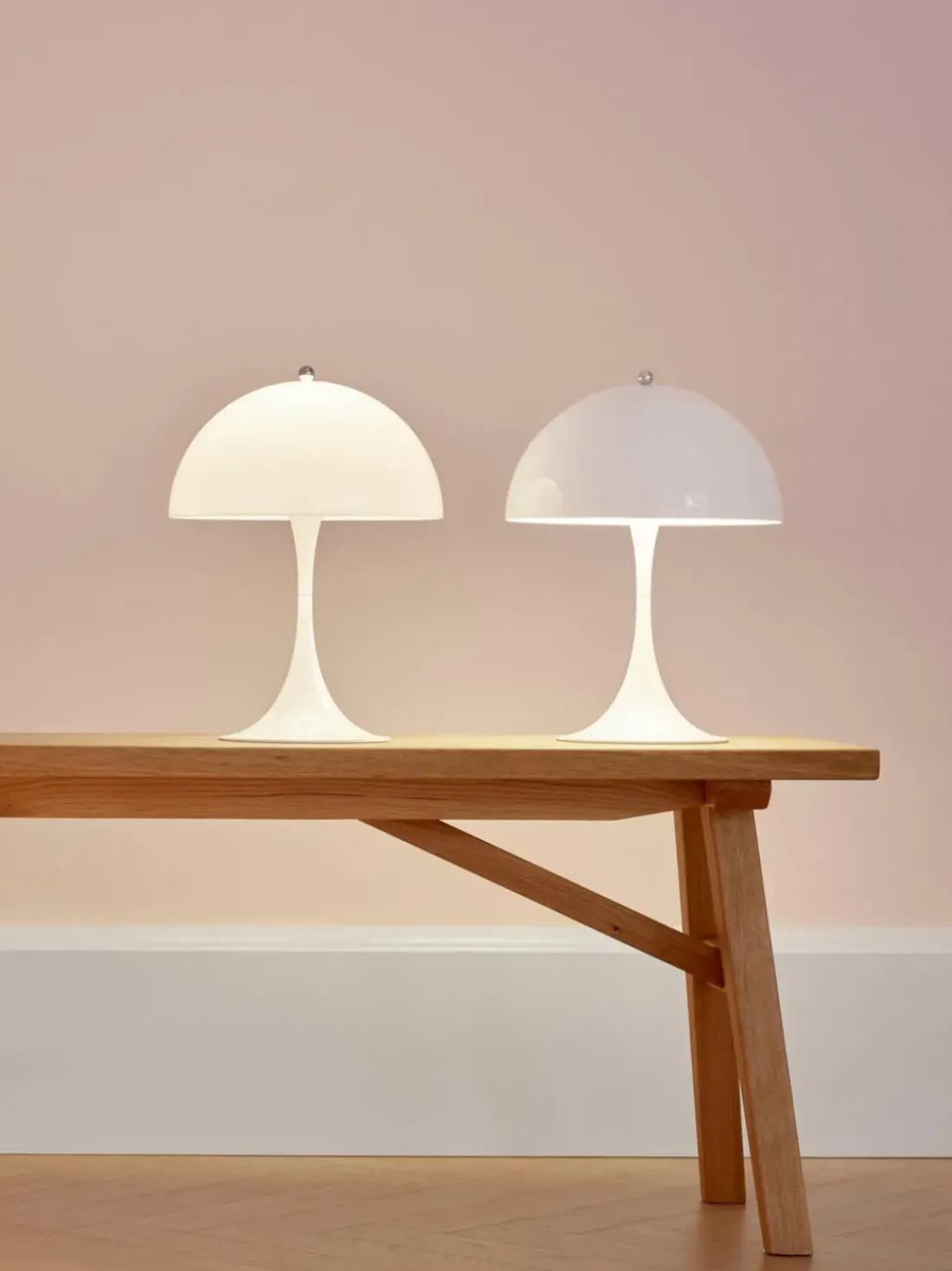 Lámpara de mesa LED Panthella 250, diseño Verner Panton