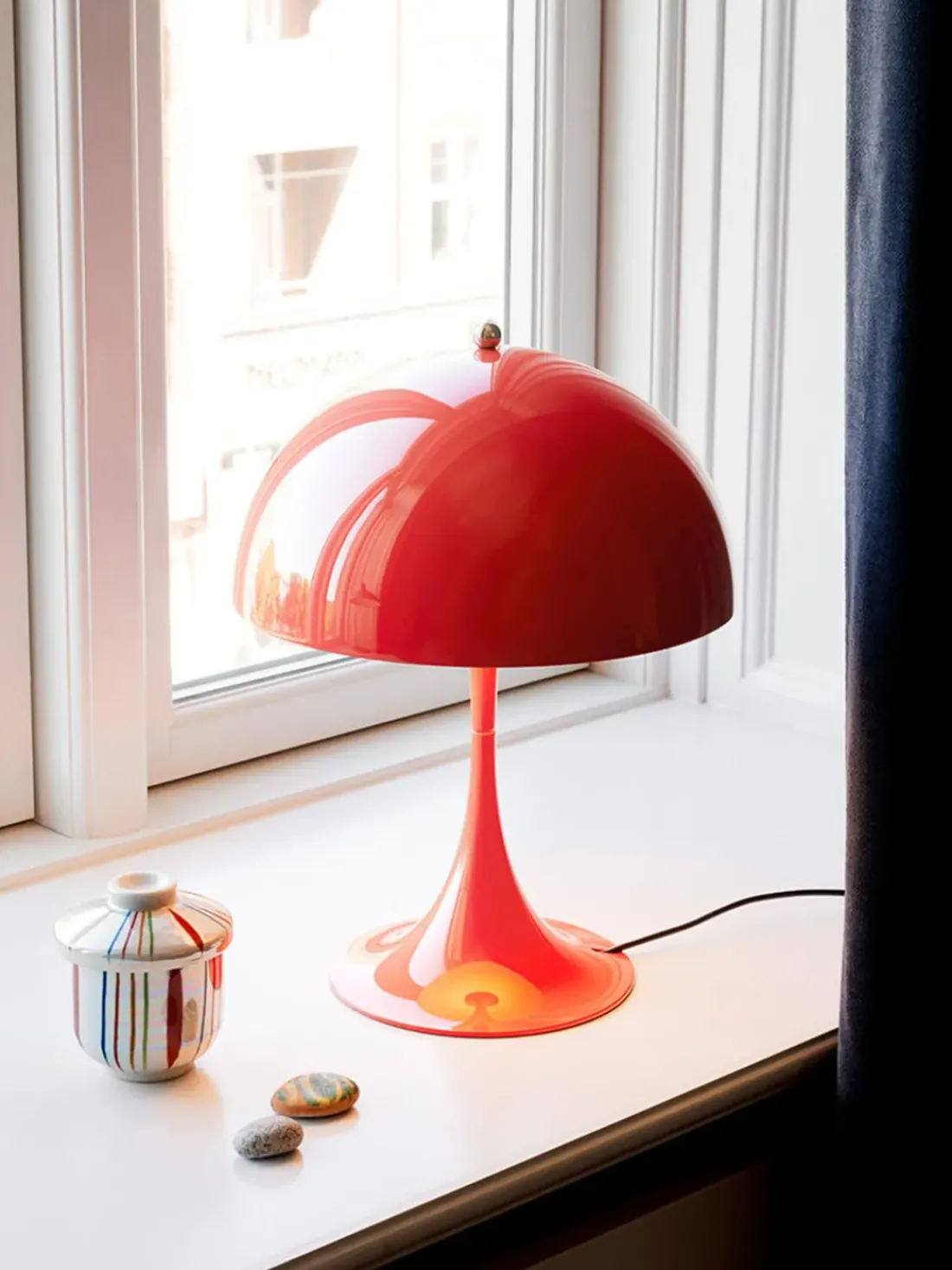 Lámpara de mesa LED Panthella 250, diseño Verner Panton
