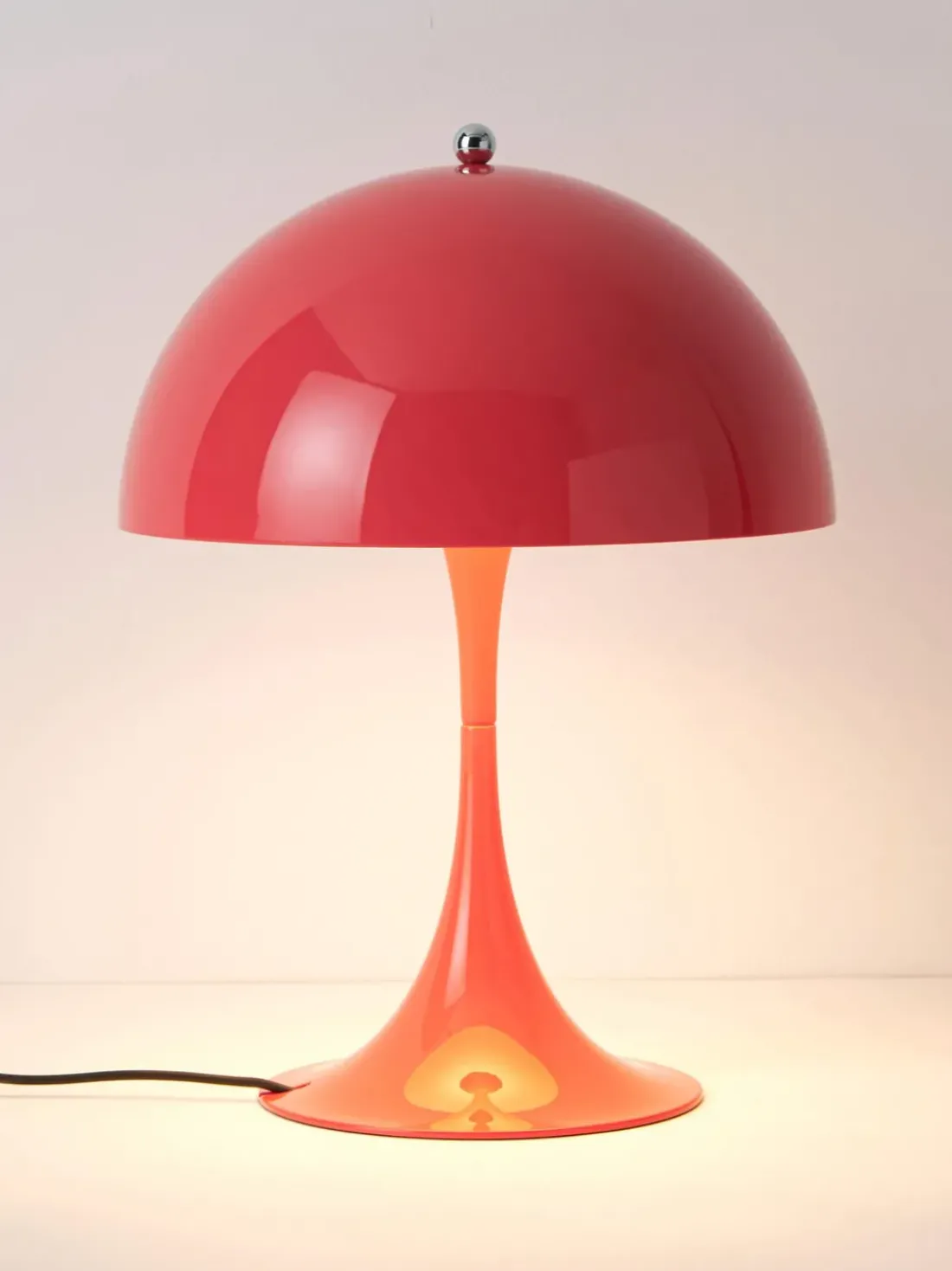 Lámpara de mesa LED Panthella 250, diseño Verner Panton