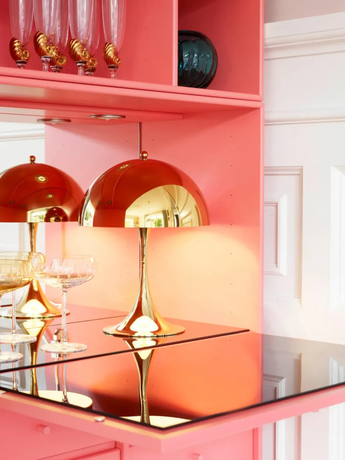 Lámpara de mesa LED Panthella, de diseño Verner Panton