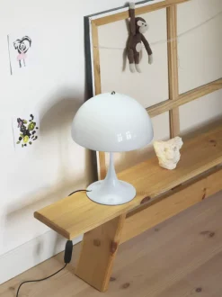 Lámpara de mesa LED Panthella, de diseño Verner Panton