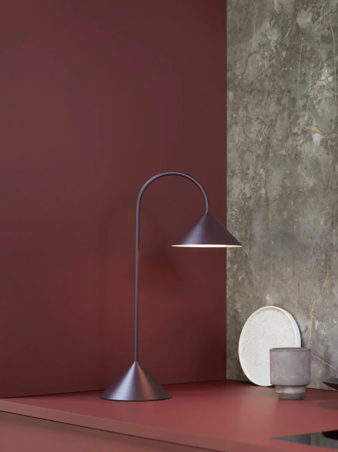 Lámpara de mesa LED para exterior regulable Grasp, pórtatil