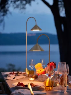 Lámpara de mesa LED para exterior regulable Grasp, pórtatil