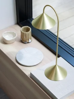 Lámpara de mesa LED para exterior regulable Grasp, pórtatil