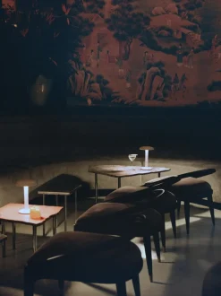 Lámpara de mesa LED pequeña regulable Gustave, portátil