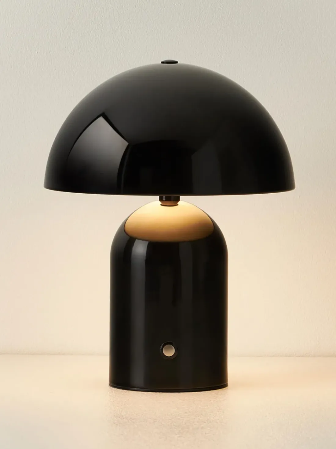 Lámpara de mesa LED pequeña regulable Walter, portátil