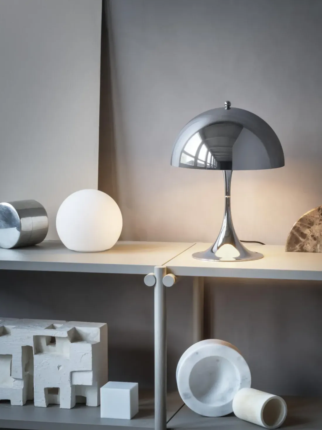 Lámpara de mesa LED regulable con temporizador Panthella, 34 cm