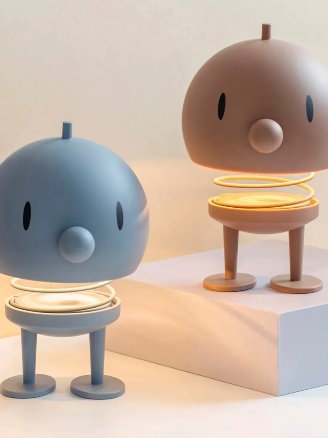 Lámpara de mesa LED regulable Choco, portátil
