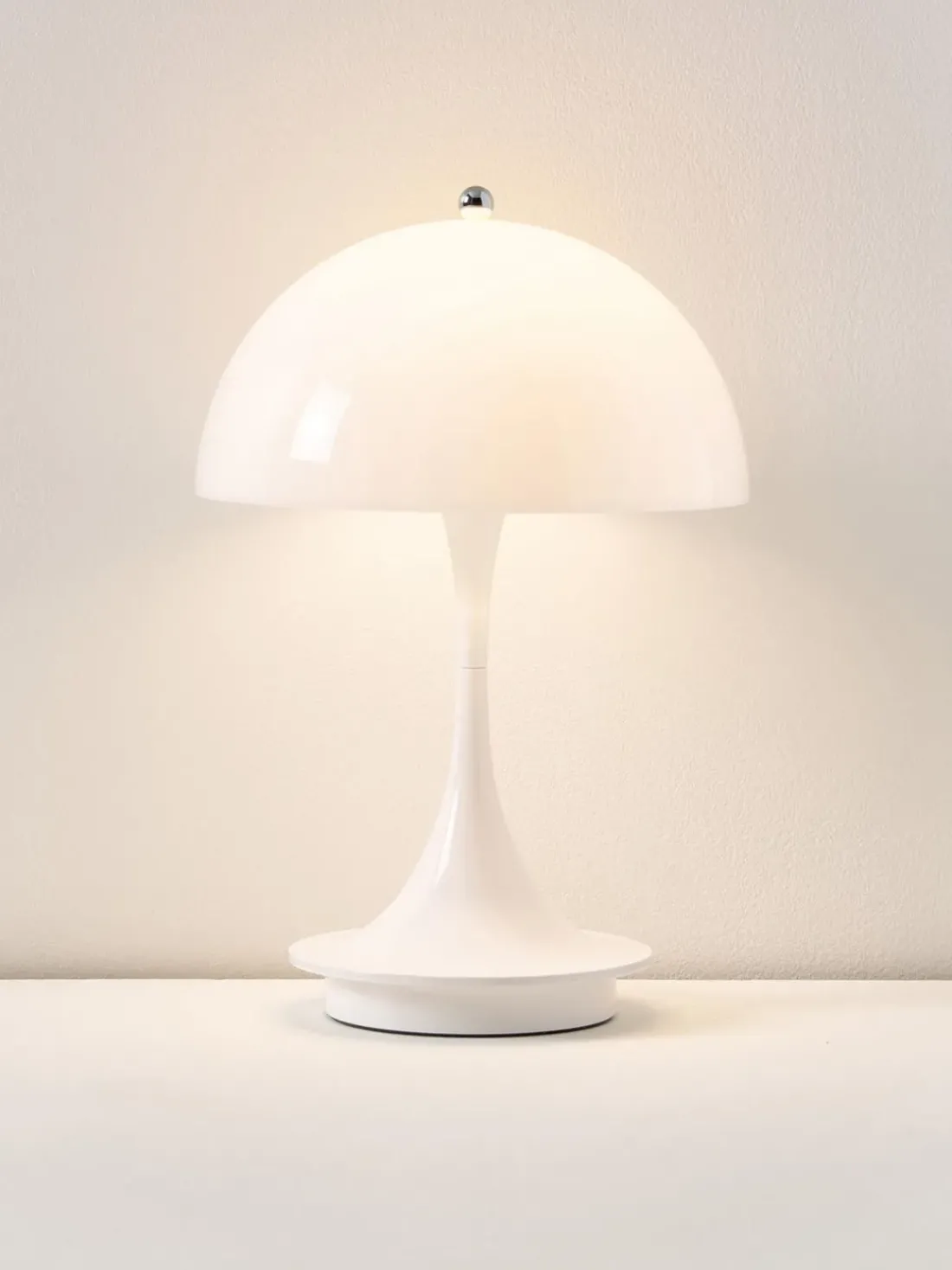 Lámpara de mesa LED regulable Panthella de diseño Verner Panton, 24 cm, portátil