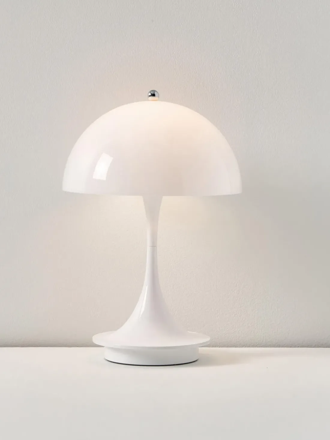 Lámpara de mesa LED regulable Panthella de diseño Verner Panton, 24 cm, portátil