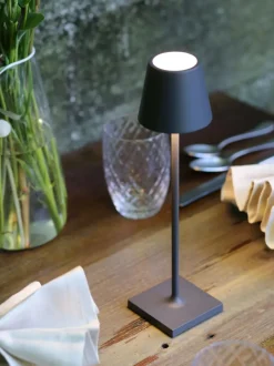 Lámpara de mesa LED regulable Poldina, portátil