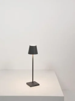 Lámpara de mesa LED regulable Poldina, portátil