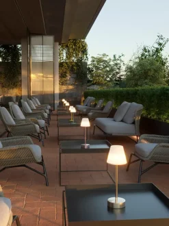 Lámpara de mesa para exterior LED regulable táctil Lola, portátil