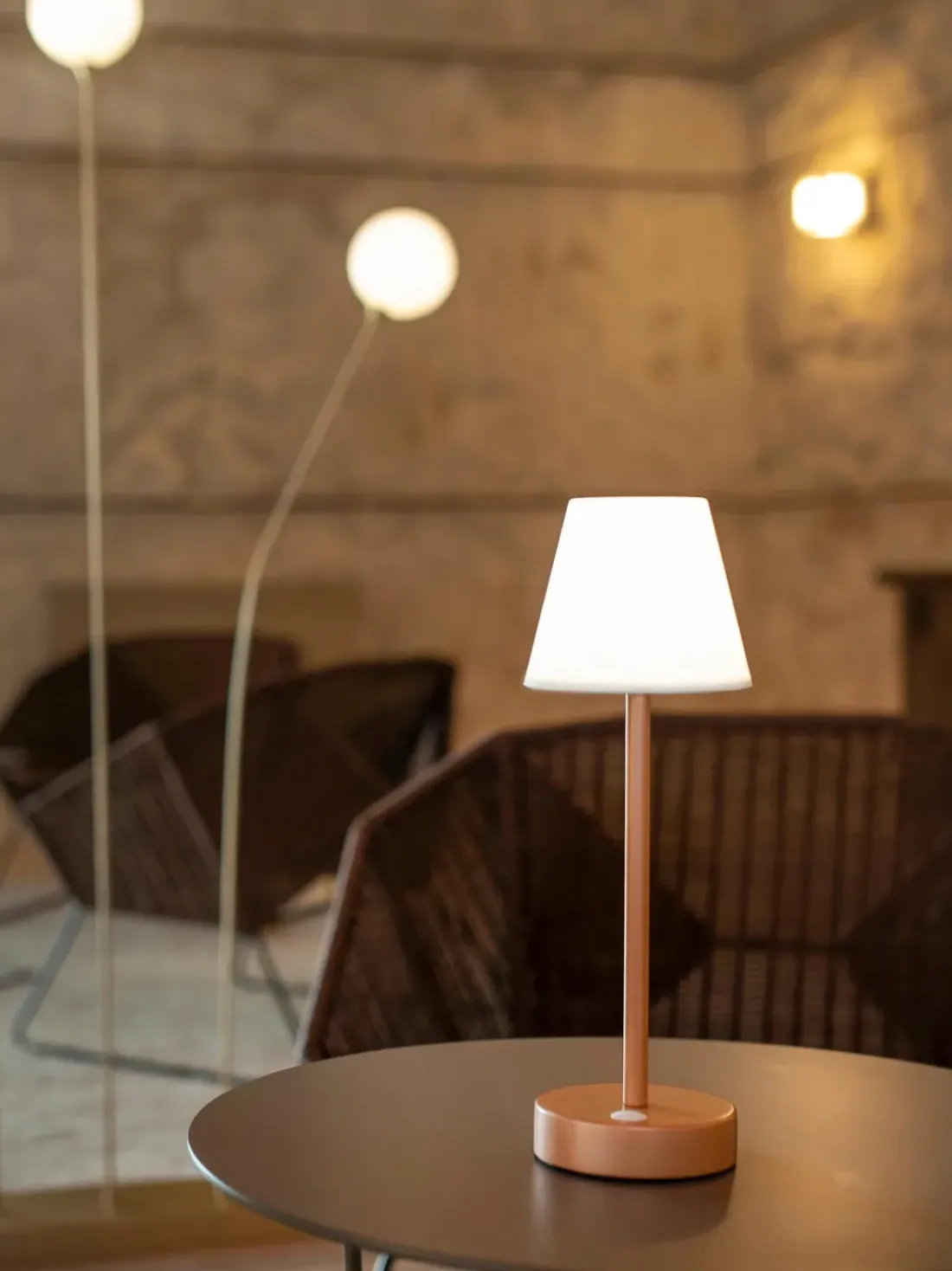 Lámpara de mesa para exterior LED regulable táctil Lola, portátil