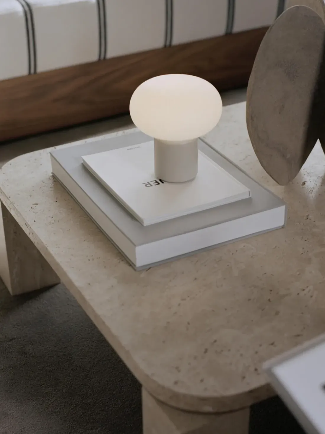 Lámpara de mesa pequeña regulable Karl-Johan, portátil