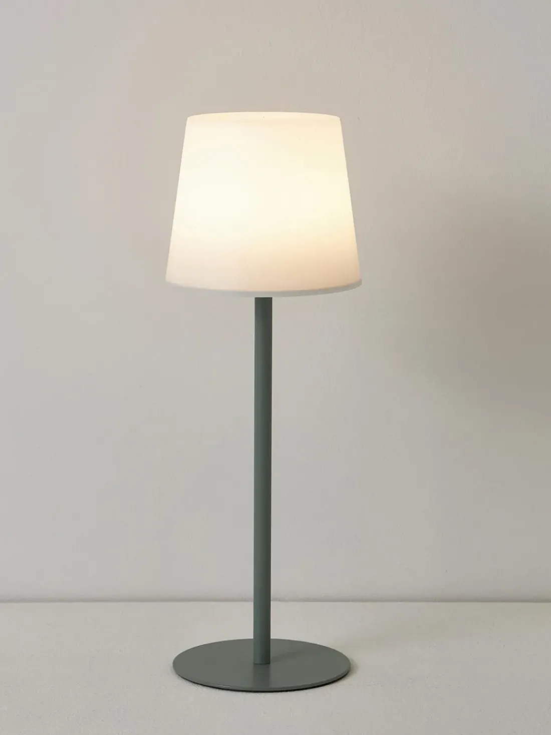 Lámpara de mesa regulable con conexión USB Fausta