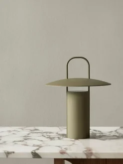 Lámpara de mesa regulable LED Ray, con puerto USB