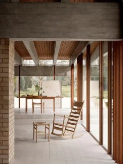 Mecedora de madera de roble CH45