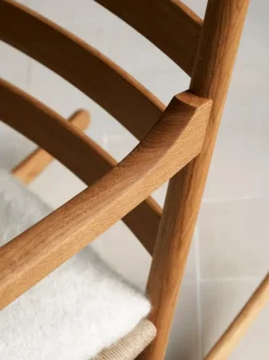 Mecedora de madera de roble CH45