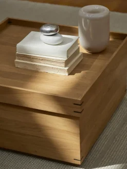Mesa de centro artesanal de madera de roble con espacio de almacenamiento Japanese