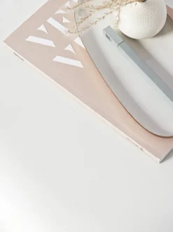 Mesa de centro baja en forma orgánica Pietra