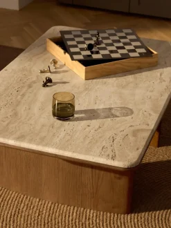 Mesa de centro de madera de roble con tablero de travertino Chandler