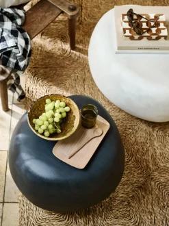 Mesa de centro en forma orgánica para exterior Pebble
