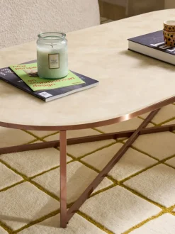 Mesa de centro ovalada con tablero de vidrio en look mármol Antigua