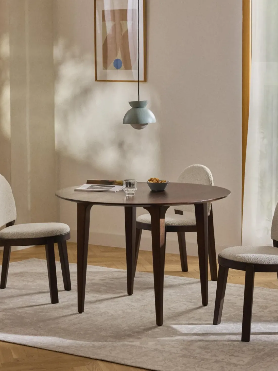 Mesa de comedor redonda de madera de mango Archie, tamaños diferentes