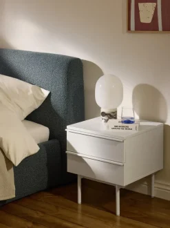 Mesita de noche de madera Elona