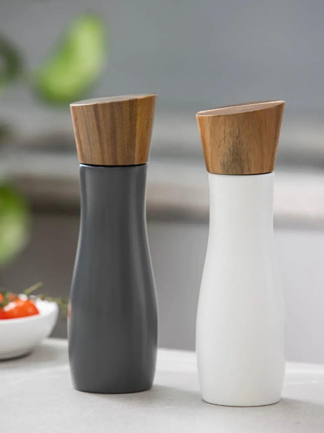 Molinillo de sal y pimienta con tapadera de madera de acacia Essentials, 2 uds.