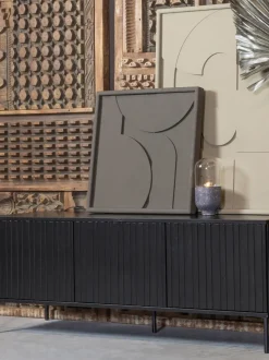 Mueble TV de madera de pino con frente acanalado Avourio, 3 puertas
