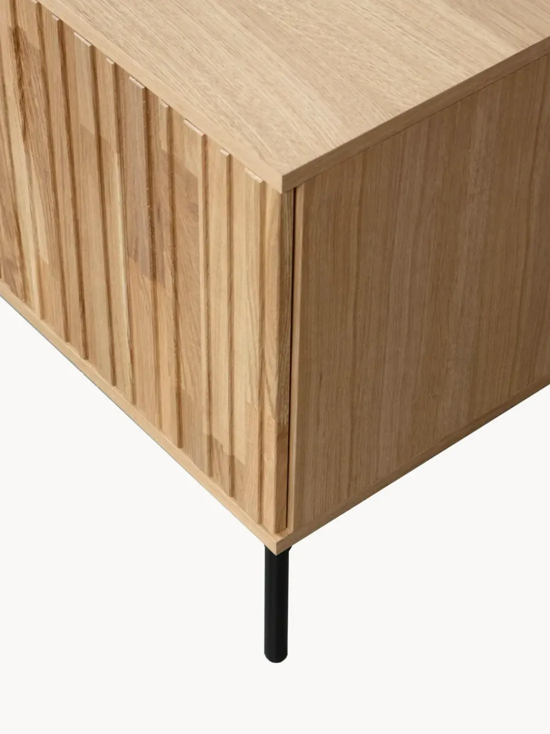 Mueble TV de madera de roble con frente acanalado Avourio, 2 puertas