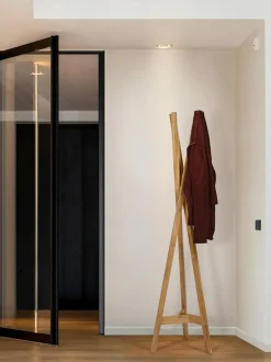 Perchero de madera de roble Clift