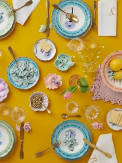 Plato hondo artesanal de porcelana Peony