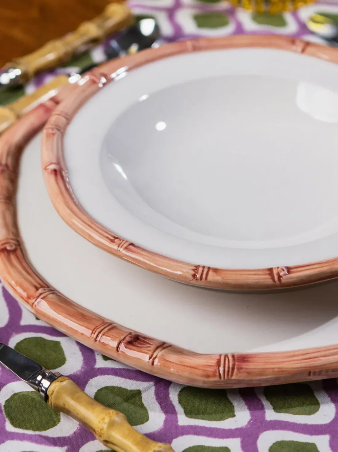Plato hondo pintado a mano Bamboo