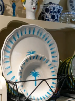 Plato hondo pintado a mano The Palms
