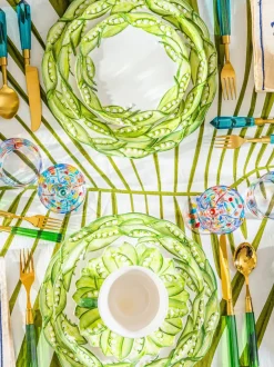 Plato llano pintado a mano Lily of the Valley