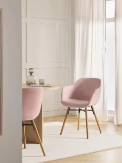 Silla con asiento estrecho y reposabrazos Fiji