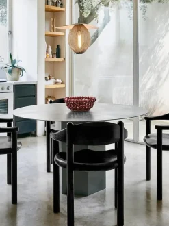 Silla con reposabrazos con madera de pino Daumiller