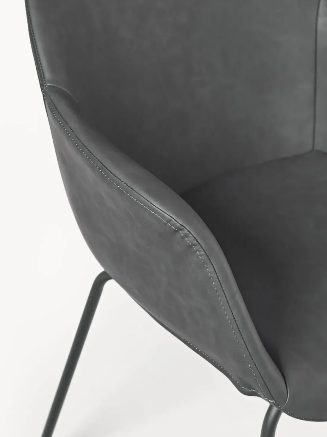 Silla con reposabrazos de cuero sintético Fiji