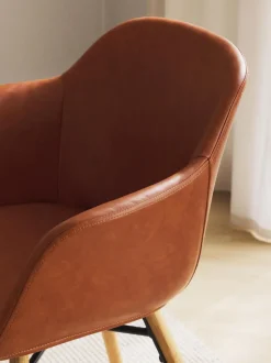 Silla con reposabrazos de cuero sintético Fiji