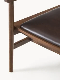 Silla con reposabrazos de madera de fresno y asiento de cuero Hayo