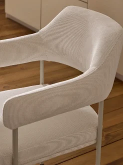 Silla con reposabrazos de pana Zoe